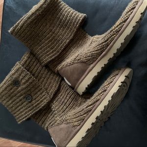 Brown sweater Uggs